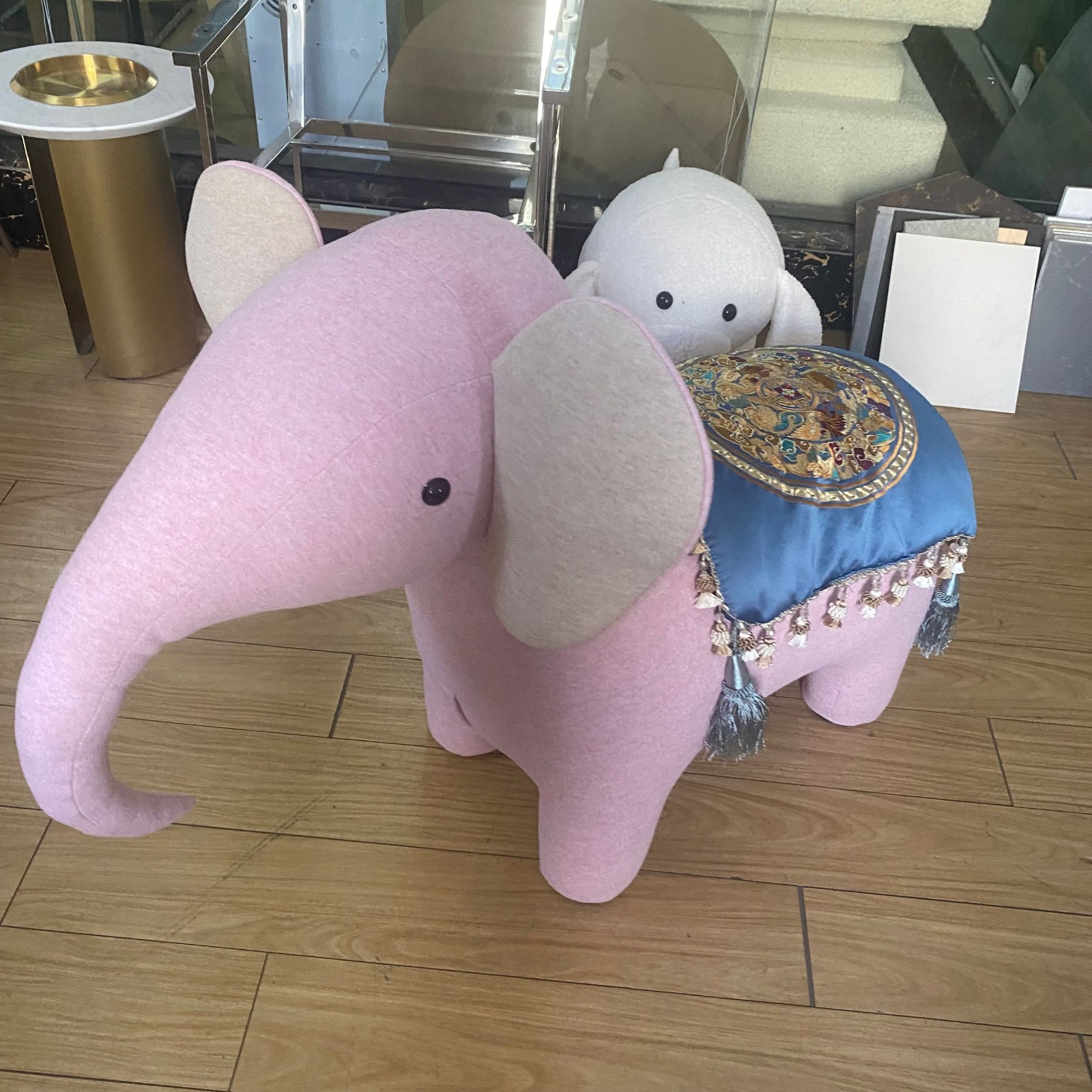 Modern Style Foot Stool Animal Shape Pouf stool