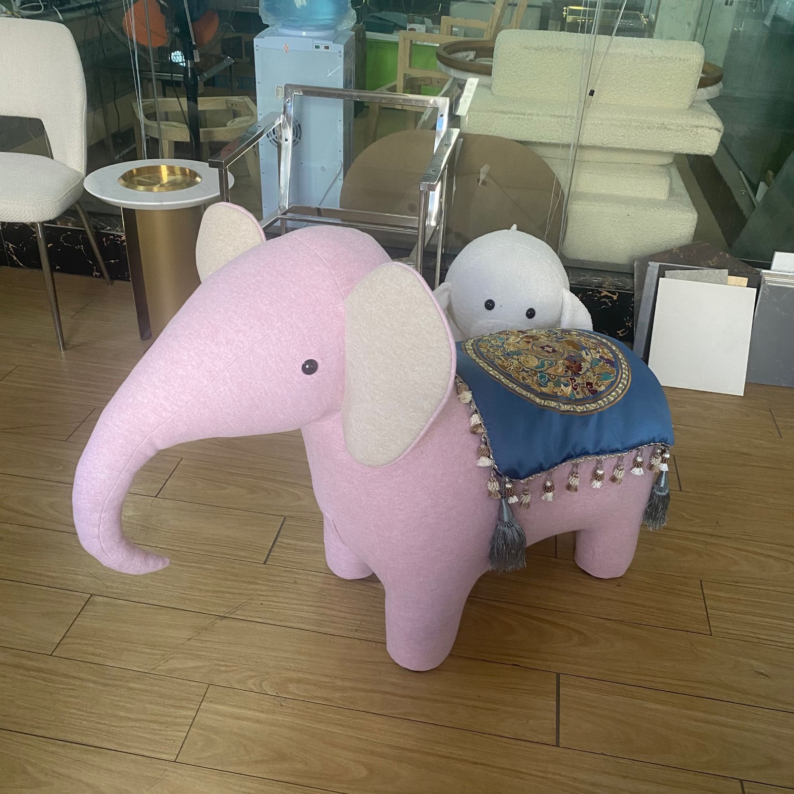 Modern Style Foot Stool Animal Shape Pouf stool