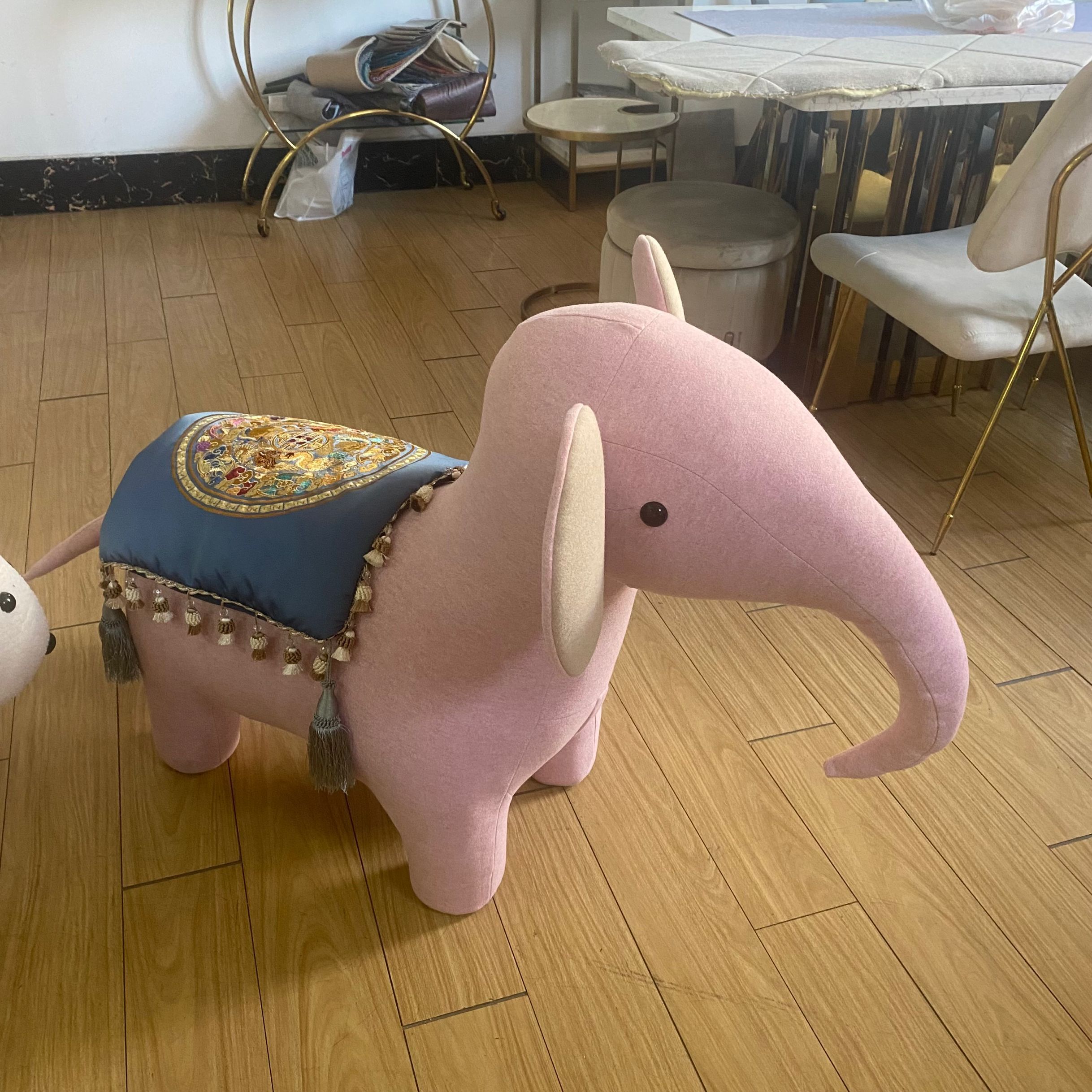 Modern Style Foot Stool Animal Shape Pouf stool